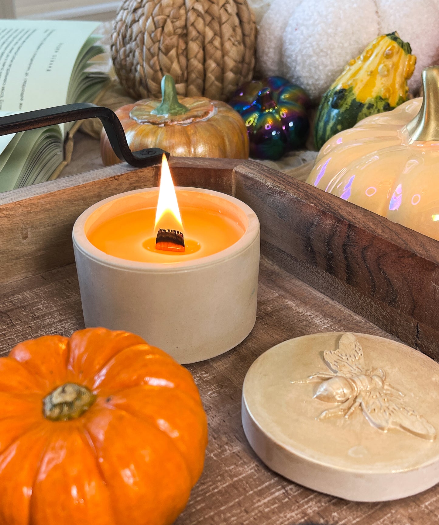 Honey bee beeswax candle with wooden wicks