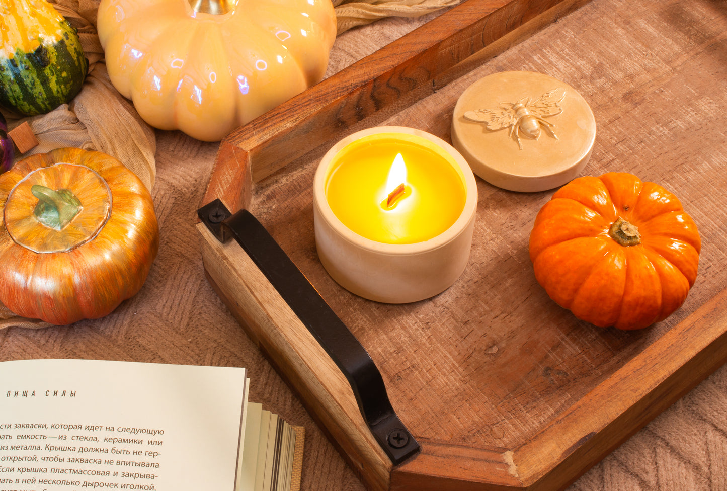 Honey bee beeswax candle with wooden wicks