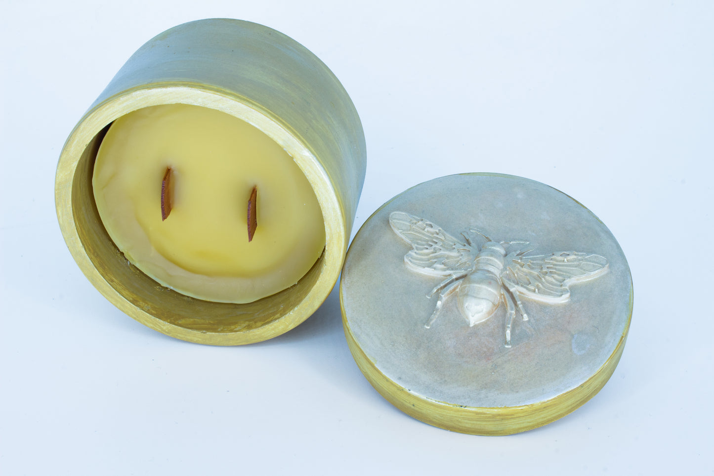 Honey bee beeswax candle with wooden wicks