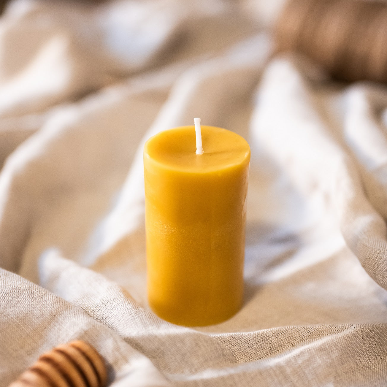 Cilinder Pillar Beeswax Candle 100% natural. Unscented