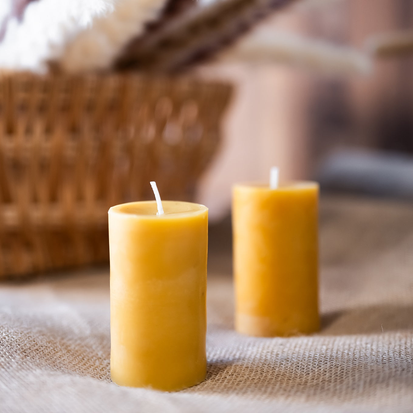 Cilinder Pillar Beeswax Candle 100% natural. Unscented