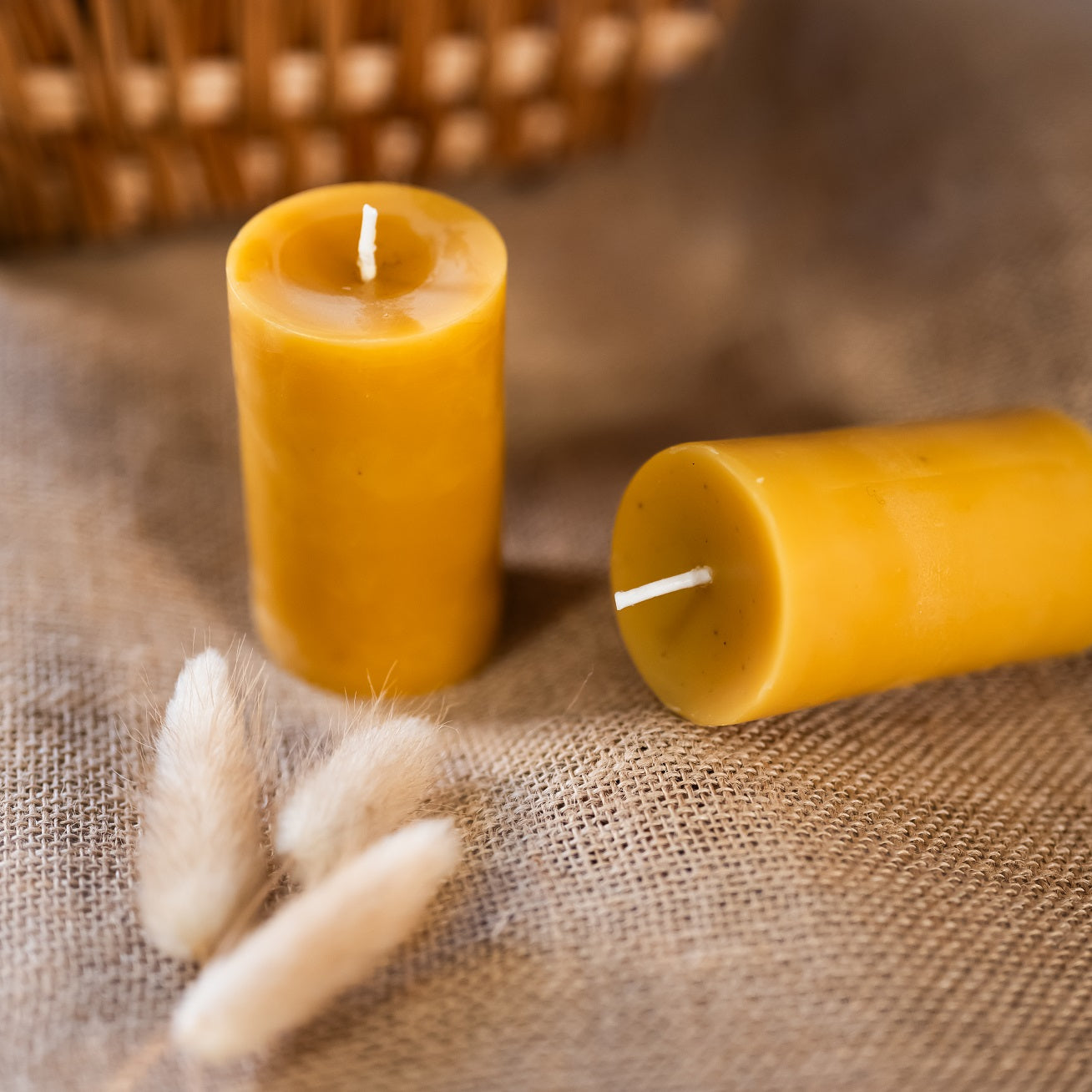 Cilinder Pillar Beeswax Candle 100% natural. Unscented